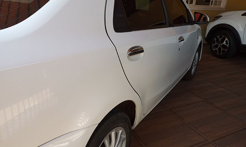 Toyota Etios Sedã 1....