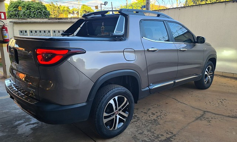 Fiat Toro Freedom 1....
