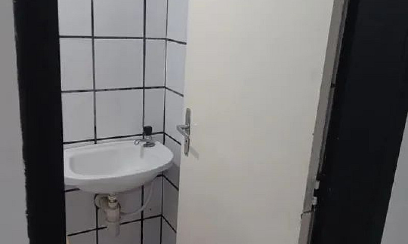 Alugo Quartos-Suítes...