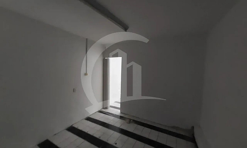 Casa Comercial De 23...