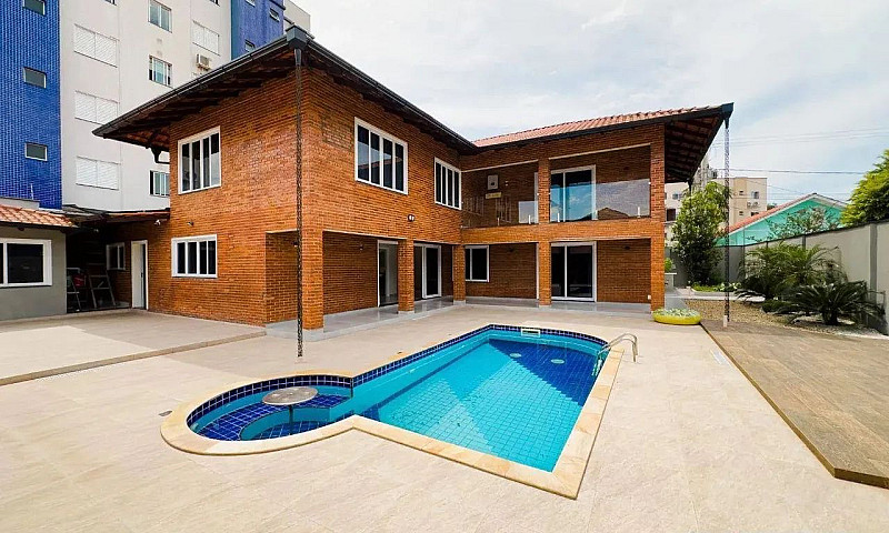 Casa Com 4 Dormitóri...