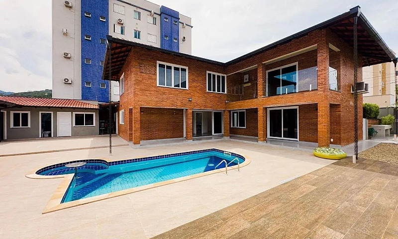 Casa Com 4 Dormitóri...