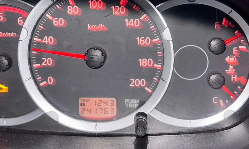 L200 Triton 2013 Úni...