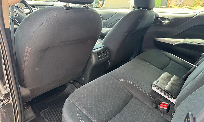 Nissan Frontier Atta...