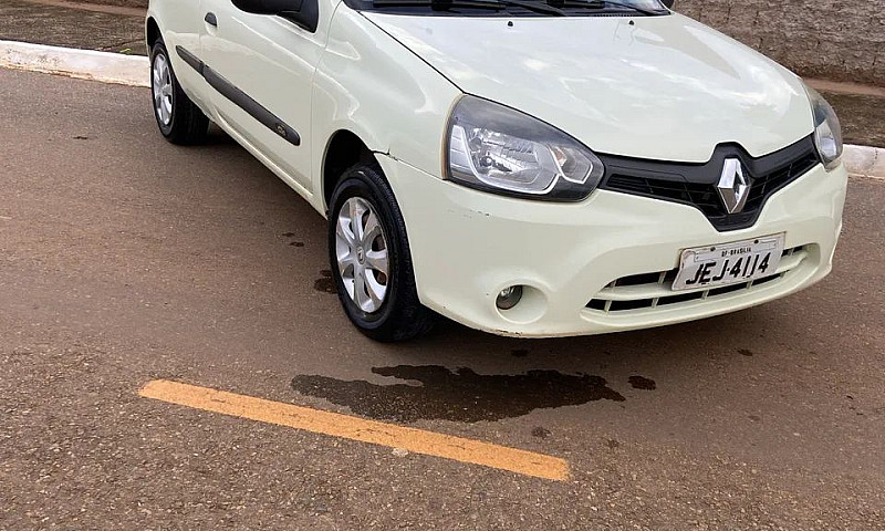 Renault Clio Authent...