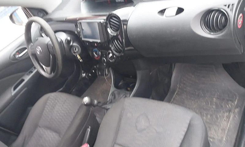 Toyota Etios X 1.3 F...