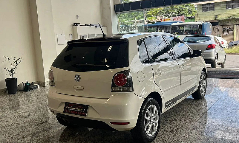 Polo 1.6 Carro Realm...