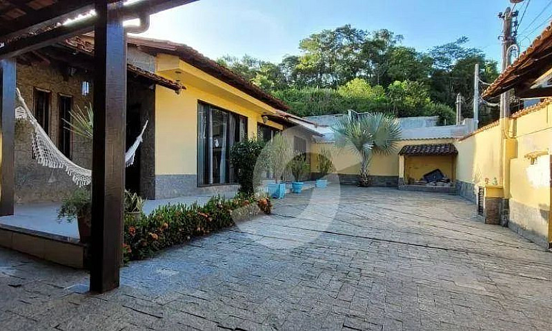 Casa Com 3 Dormitóri...