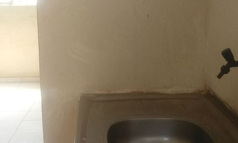 Aluga-Se Uma Kitnet!...