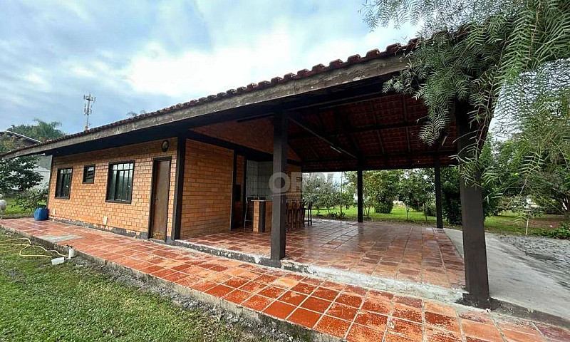 Casa Com 2 Dormitóri...