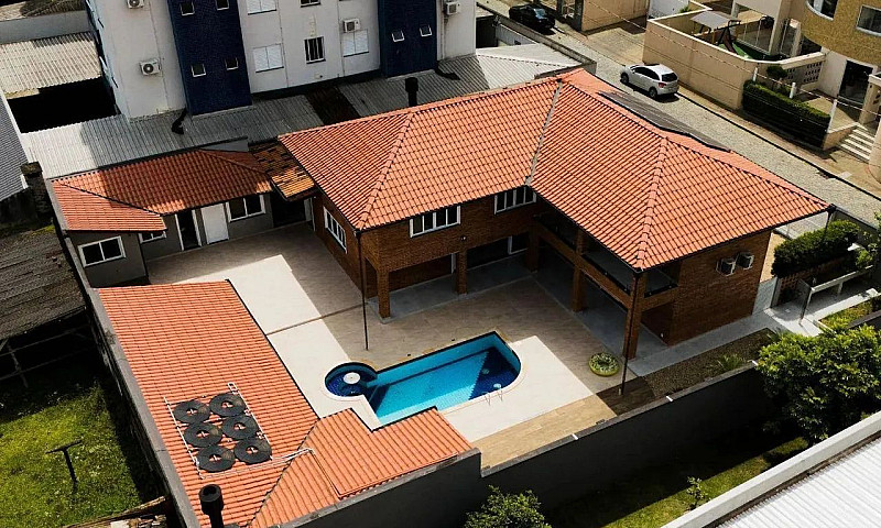 Casa Com 4 Dormitóri...
