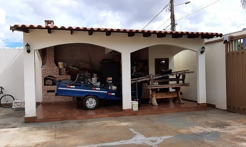 Vende-Se Casa De 3 Q...