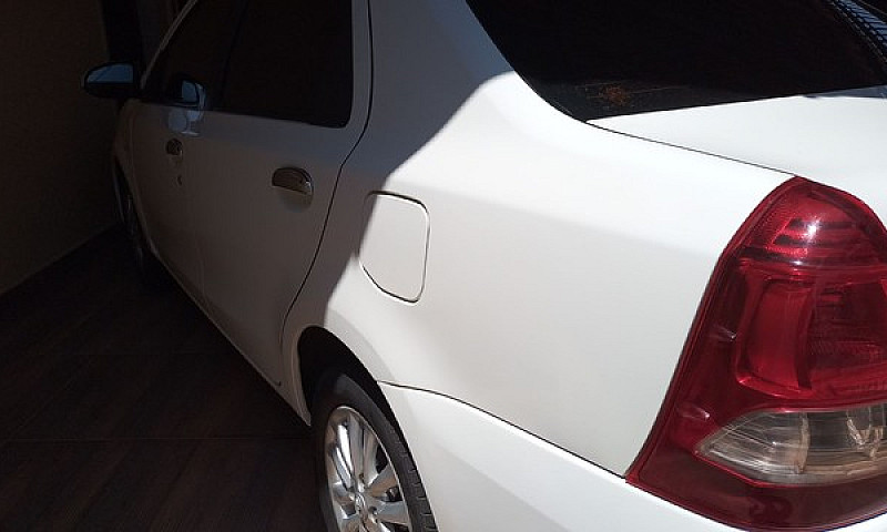 Toyota Etios Sedã 1....