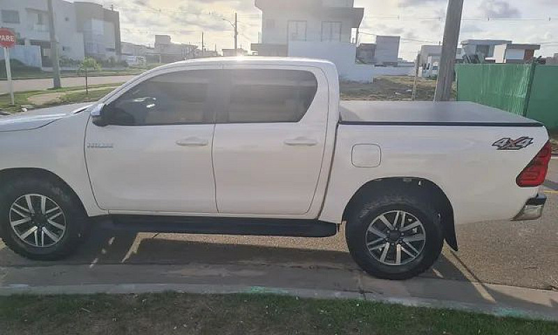 Hilux  Ano 2020. Nov...