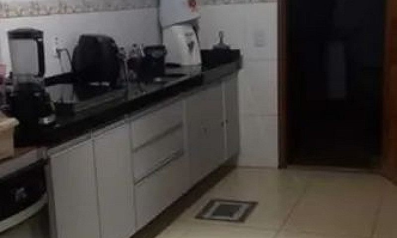 Vendo Essa Casa No P...