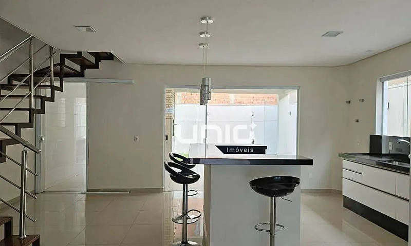 Casa Com 3 Dormitóri...