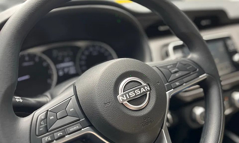 Nissan Kicks Play Ac...