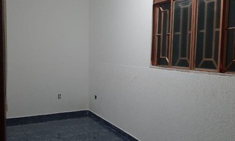 Vende-Se Casa De 3 Q...