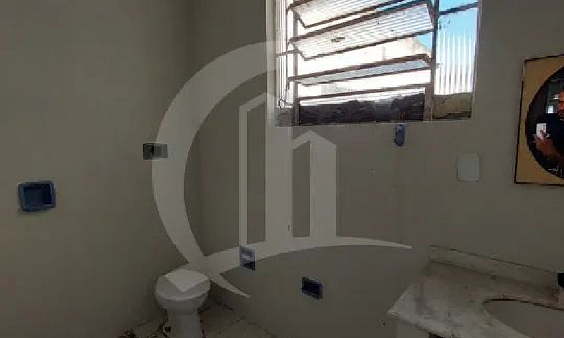 Casa Comercial De 23...