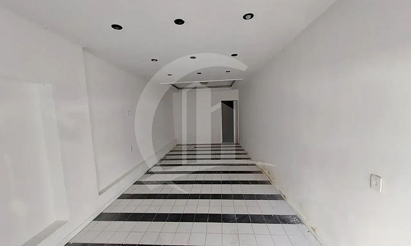 Casa Comercial De 23...