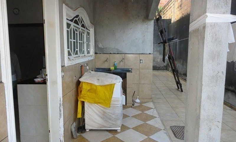 Vende-Se Casa De 3 Q...