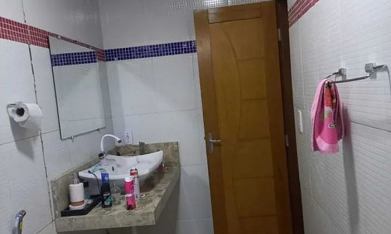 Vendo Essa Casa No P...