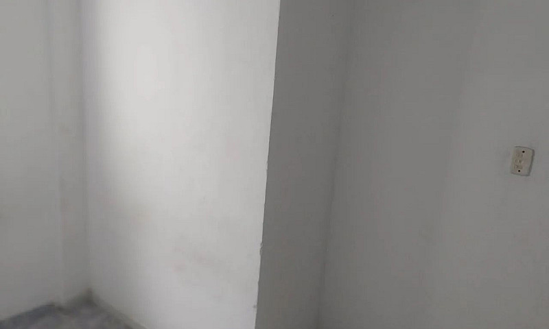 Casa Com Um Quarto E...