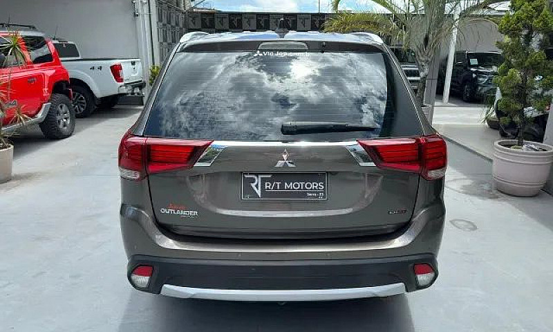 Mitsubishi Outlander...
