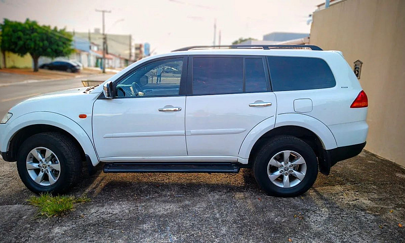 Mitsubishi Pajero Da...