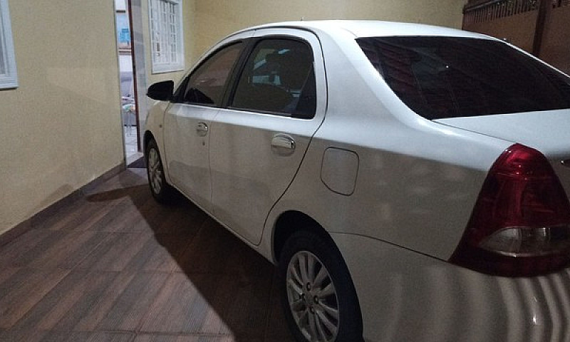 Toyota Etios Sedã 1....