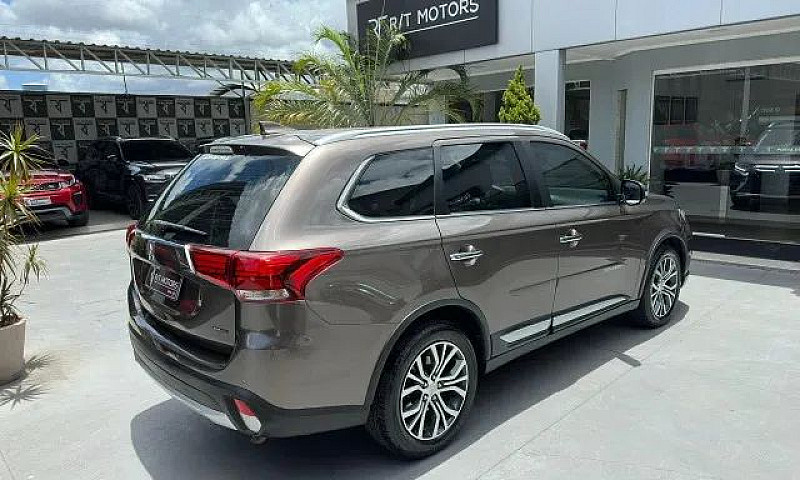 Mitsubishi Outlander...