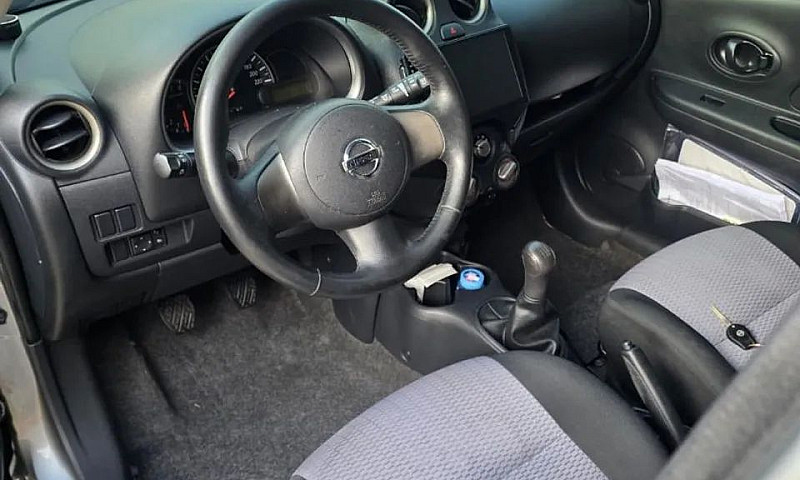 Nissan March S 1.0 1...
