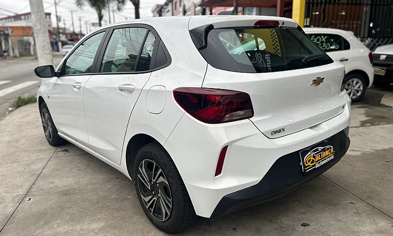 Chevrolet Onix Hatch...