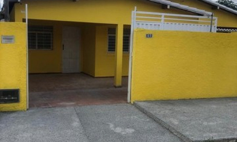 Casa Com Piscina Trê...