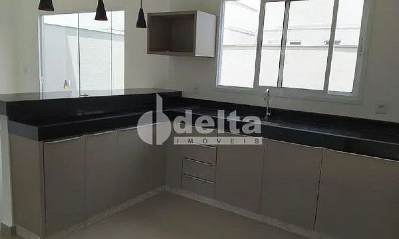 Casa Em Condomínio P...