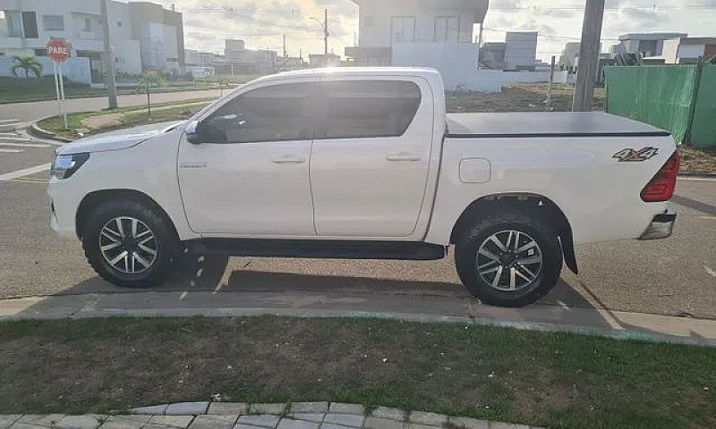 Hilux  Ano 2020. Nov...