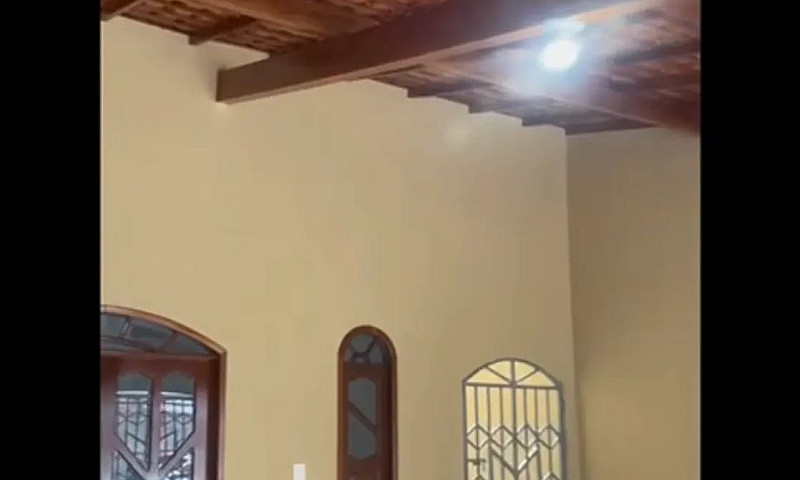 Vendo Casa Com 4 Qua...