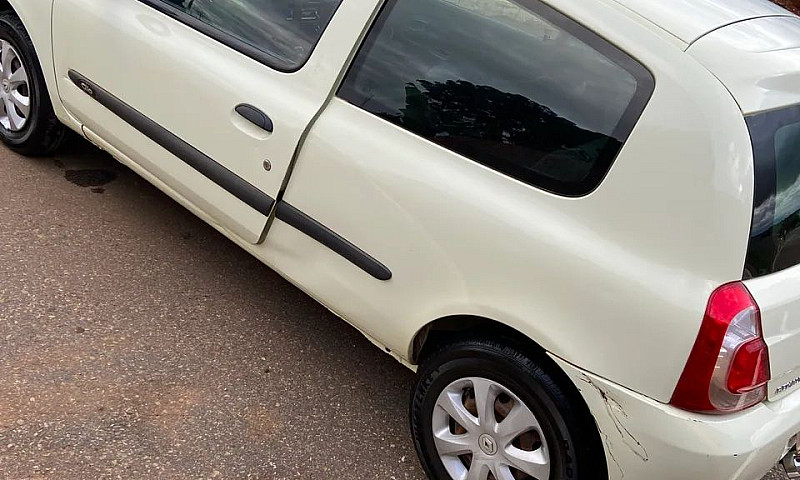 Renault Clio Authent...