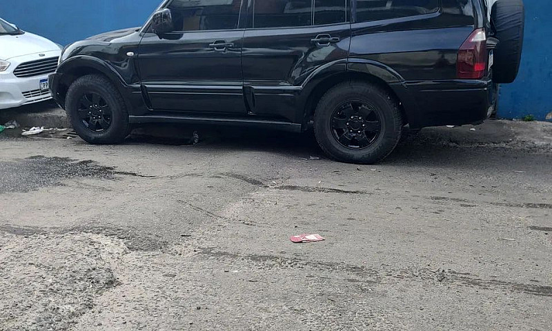 Mitsubishi Pajero Fu...