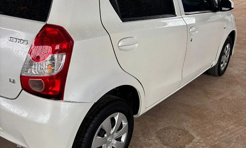 Toyota Etios X 1.3 F...