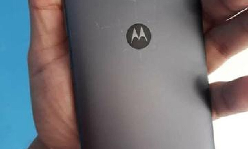 Moto E4...