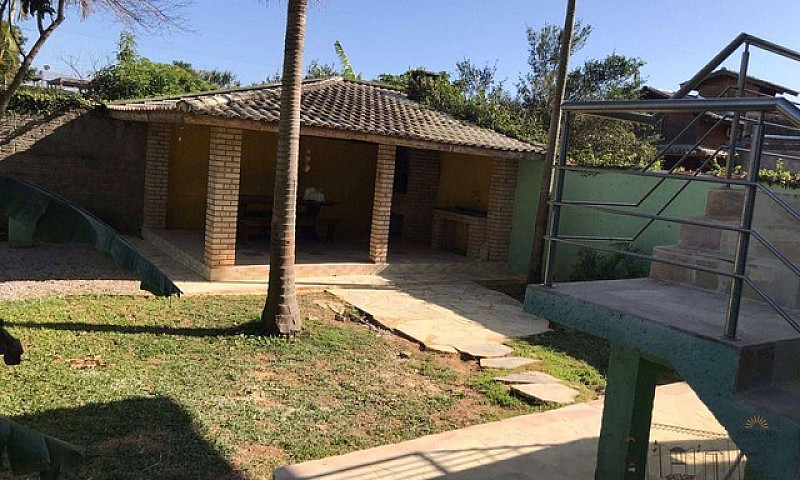 Casa Com 4 Dormitóri...