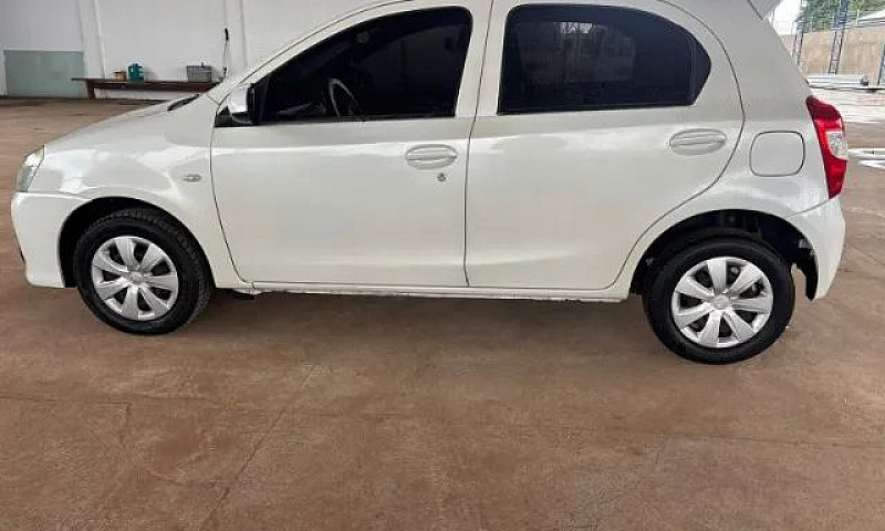 Toyota Etios X 1.3 F...