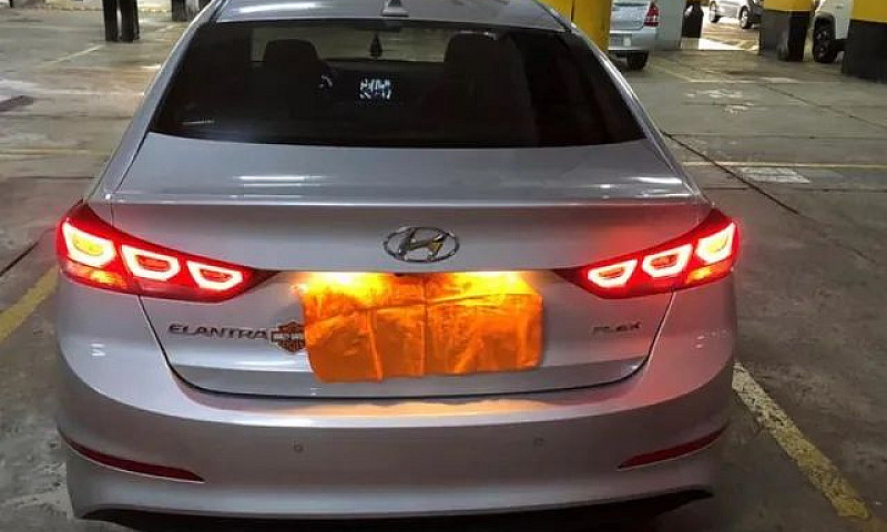 Hyundai Elantra 2017...