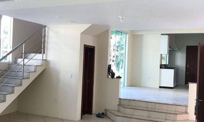 Casa Com 4 Dormitóri...