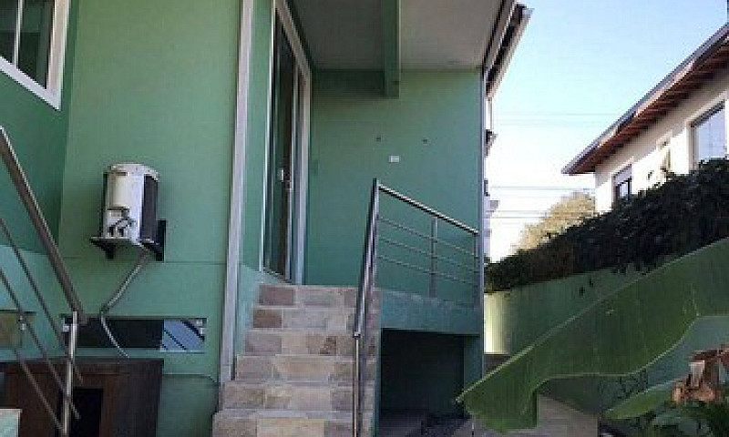 Casa Com 4 Dormitóri...