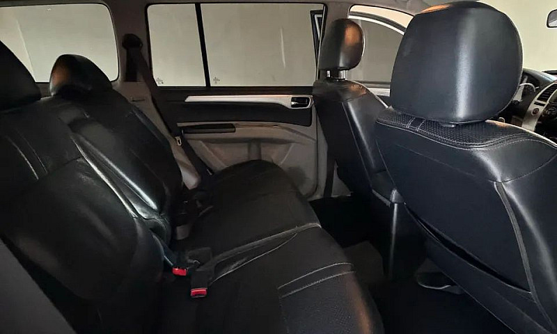 Mitsubishi Pajero Da...
