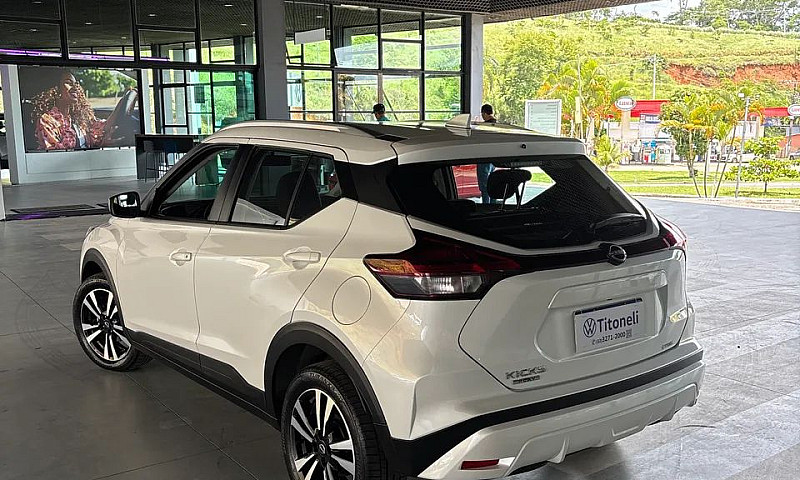 Nissan Kicks Play Se...