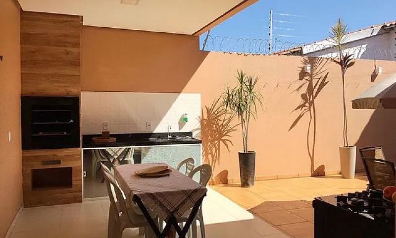 Casa Com Piscina E A...