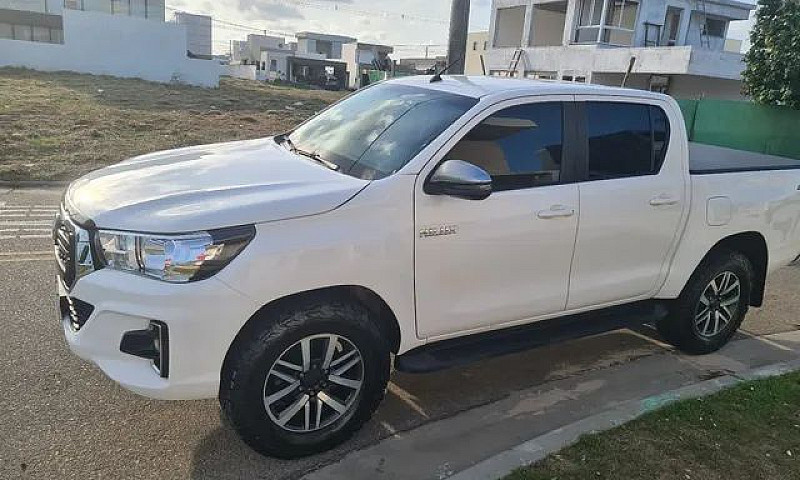 Hilux  Ano 2020. Nov...